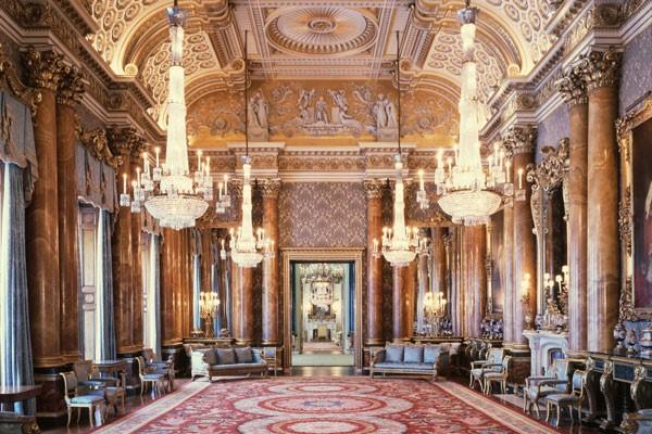 Oxford Mail: Buckingham Palace State Rooms and The Rubens at the Palace Afternoon Tea for Two. Credit: Buyagift