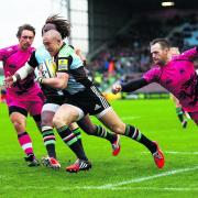 Mike Brown races over for Harlequins' fourth-minute try