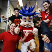 Oxford Mail's Osney visits the Oxford Children's Hospital ahead of Sunday's OX5 Run 2019.Picture by Ed Nix