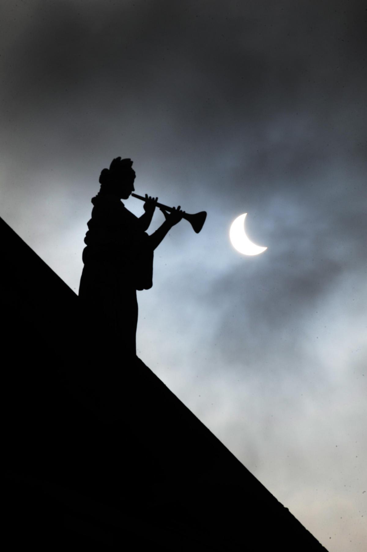 The solar eclipse from Broad Street
