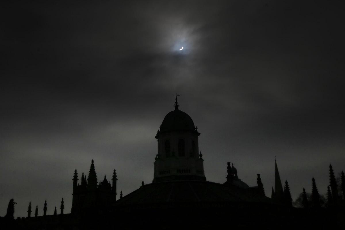 The solar eclipse around the Sheldonian