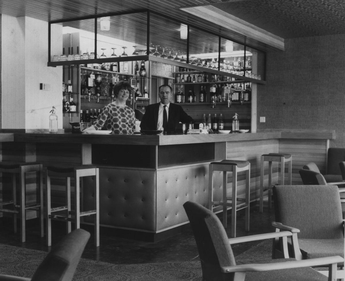 The new bar of The Carpenters Arms in Botley Road, 1969.
