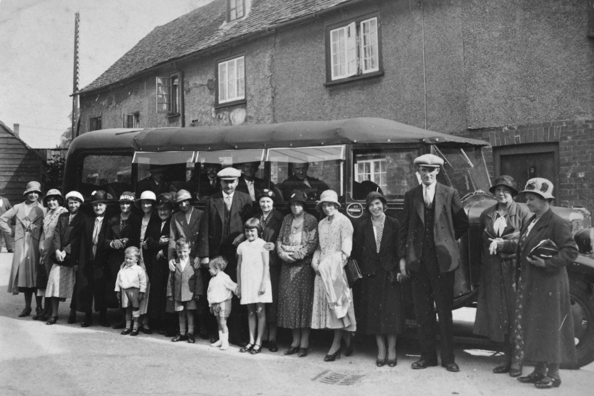 A group outside The Carpenters Arms for a day trip in 1933.