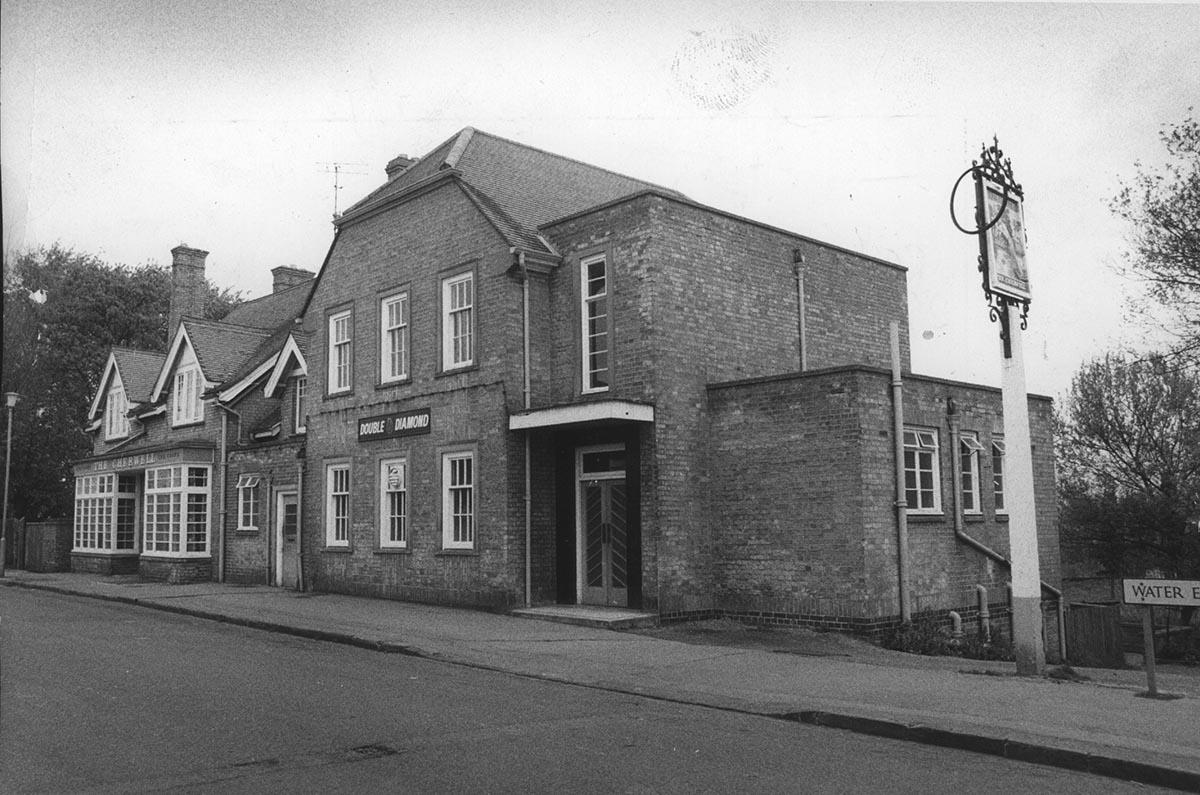 The Cherwell in 1975 before it was demolished and rebuilt.