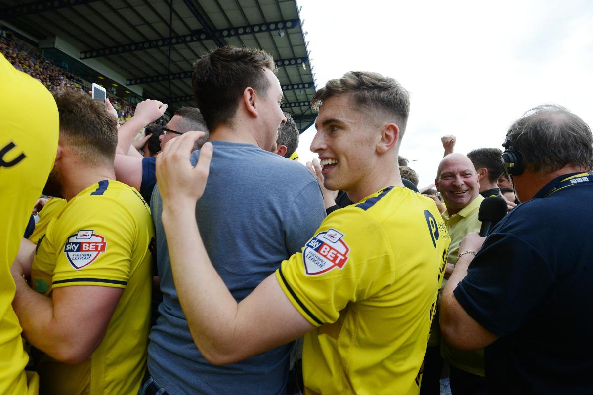 Celebrations as Oxford United promoted to League One