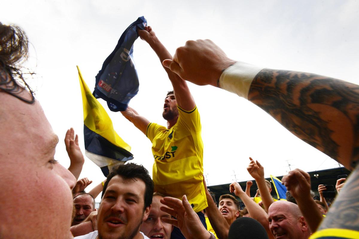 Celebrations as Oxford United promoted to League One