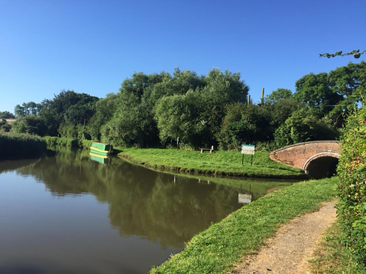 READER'S PICTURE:
A picture of the Oxford Canal taken from Dukes Lock just off the A40.
By Andy Cantwell