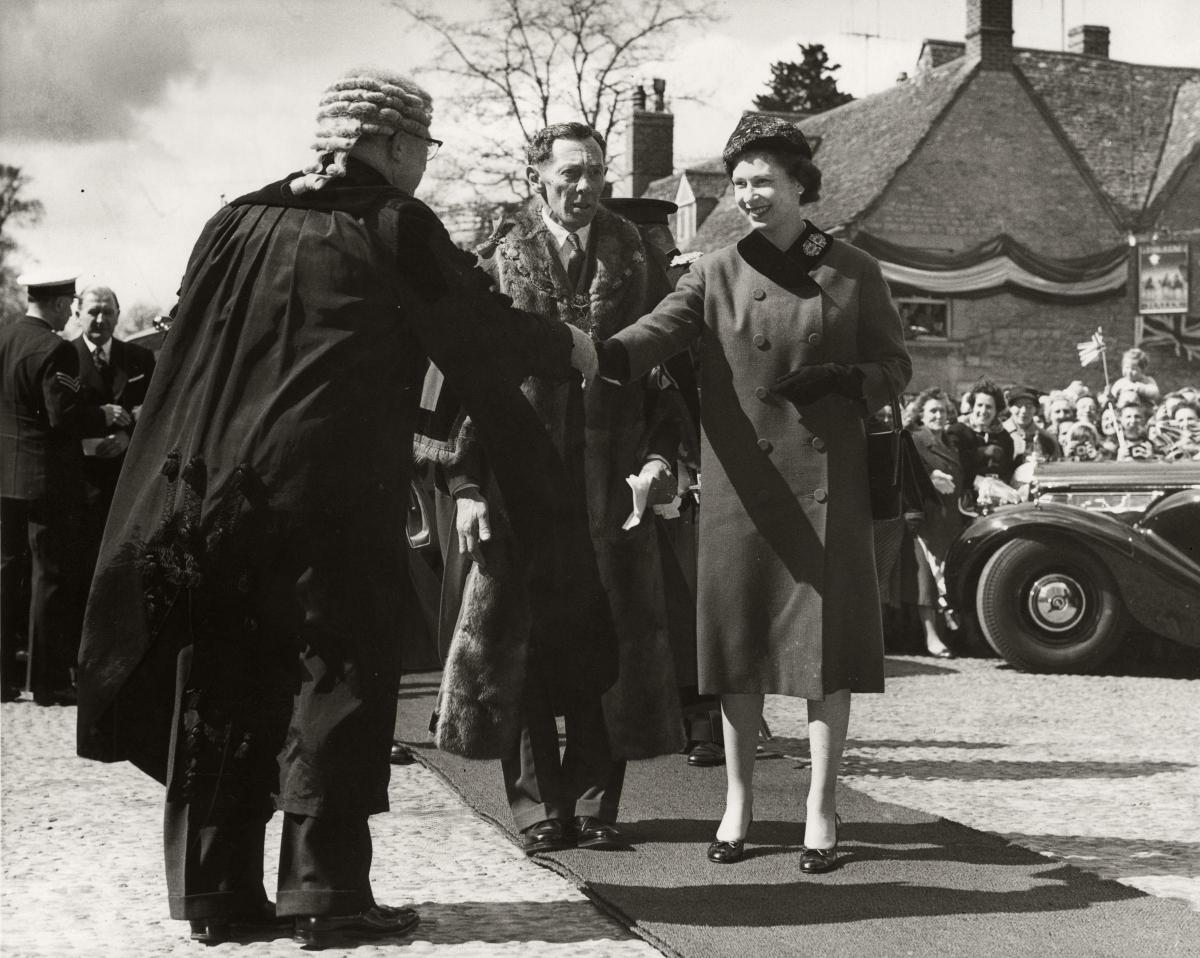 The Queen meets the Woodstock town clerk with her the Mayor.