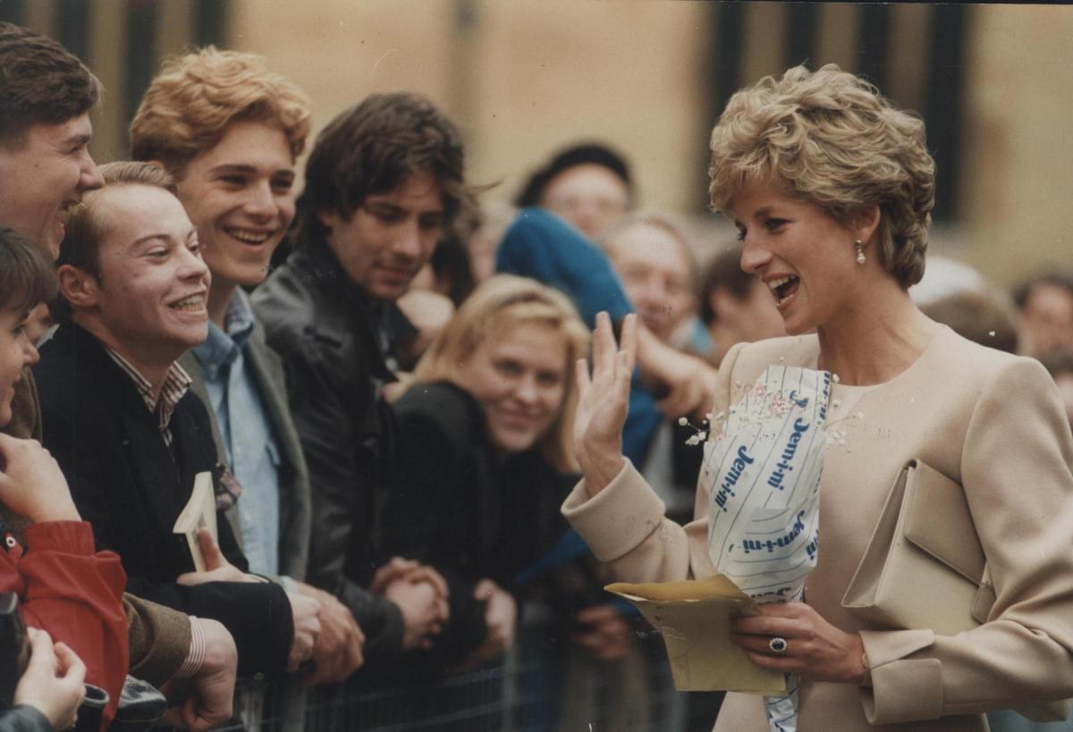 Princess Diana meets crowds in Oxford in the 1990s.