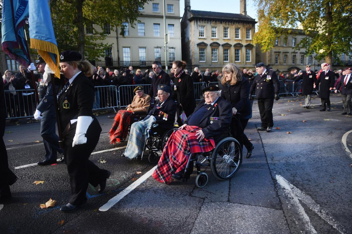 Crowds gather in St Giles for the 2017 Remembrance Sunday parade and service - pictures Richard Cave