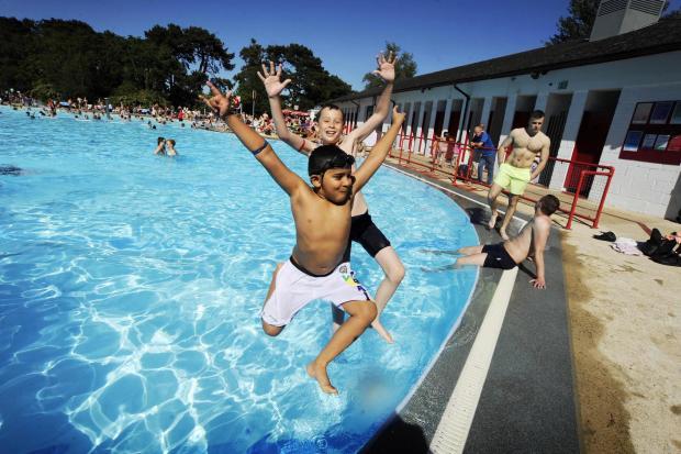 Youngsters enjoy Hinksey Pool 