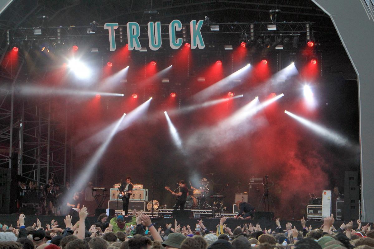 The Wombats play Trucks main stage in 2017