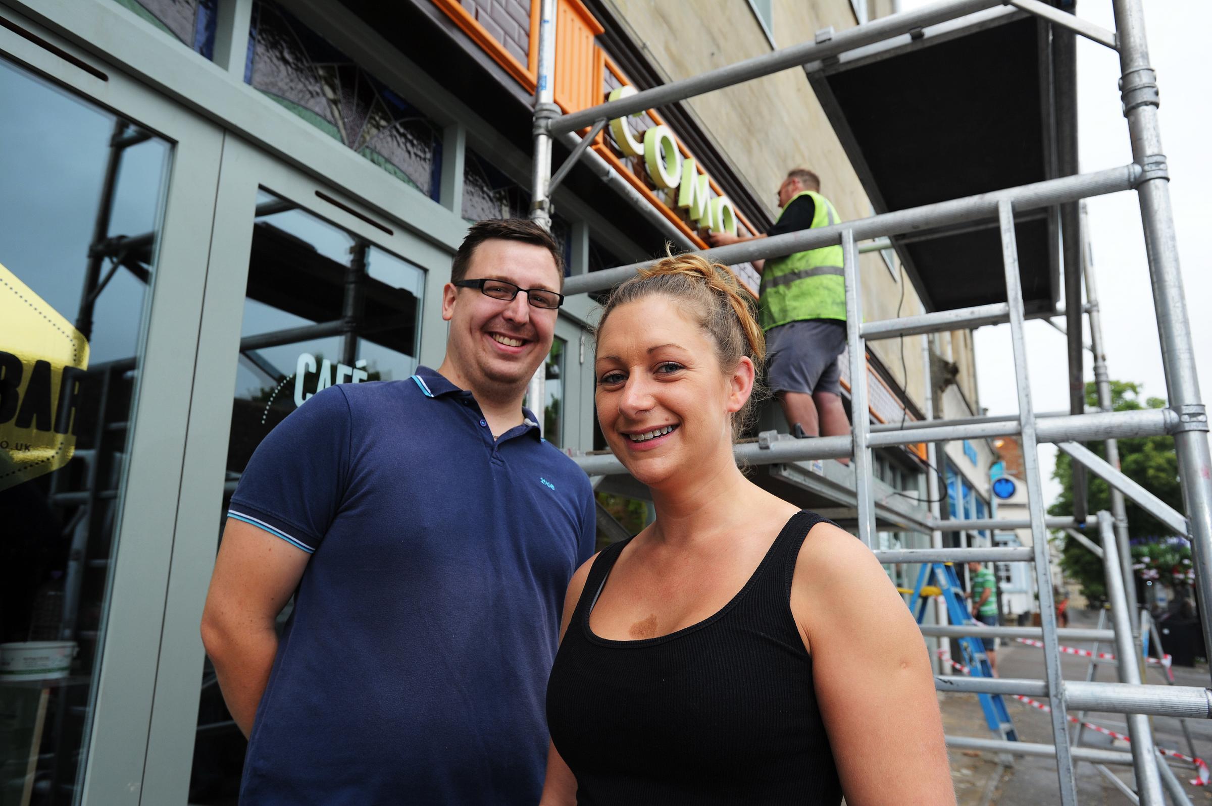 Como Lounge café bar opens at the site formerly occupied by Izis nightclub in the Market Square in Witney in 2014