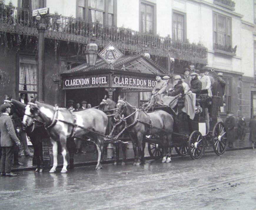The famous picture of the stagecoach outside the Clarendon Hotel in Cornmarket Street, Oxford