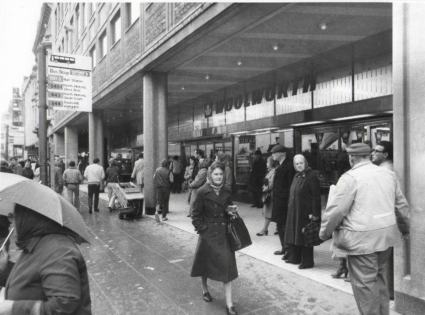 Shoppers outside the store in 1982 after the closure announcement