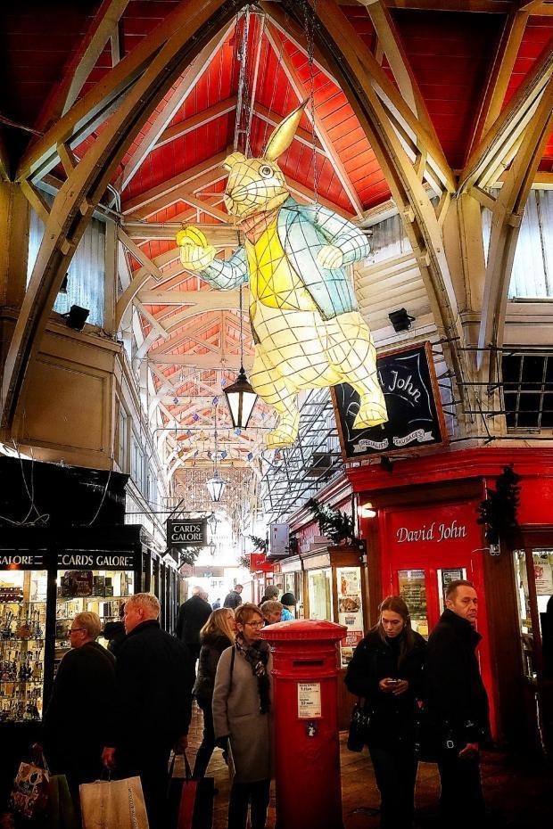 Oxford Mail: The Covered Market at Christmas