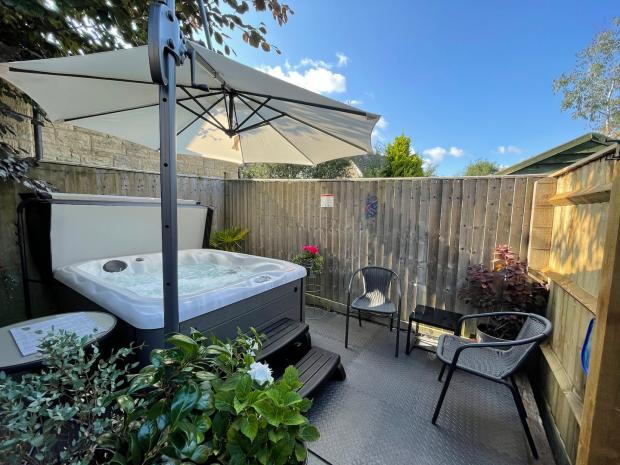 Oxford Mail: A hot tub is included.  Photo: AirBnB