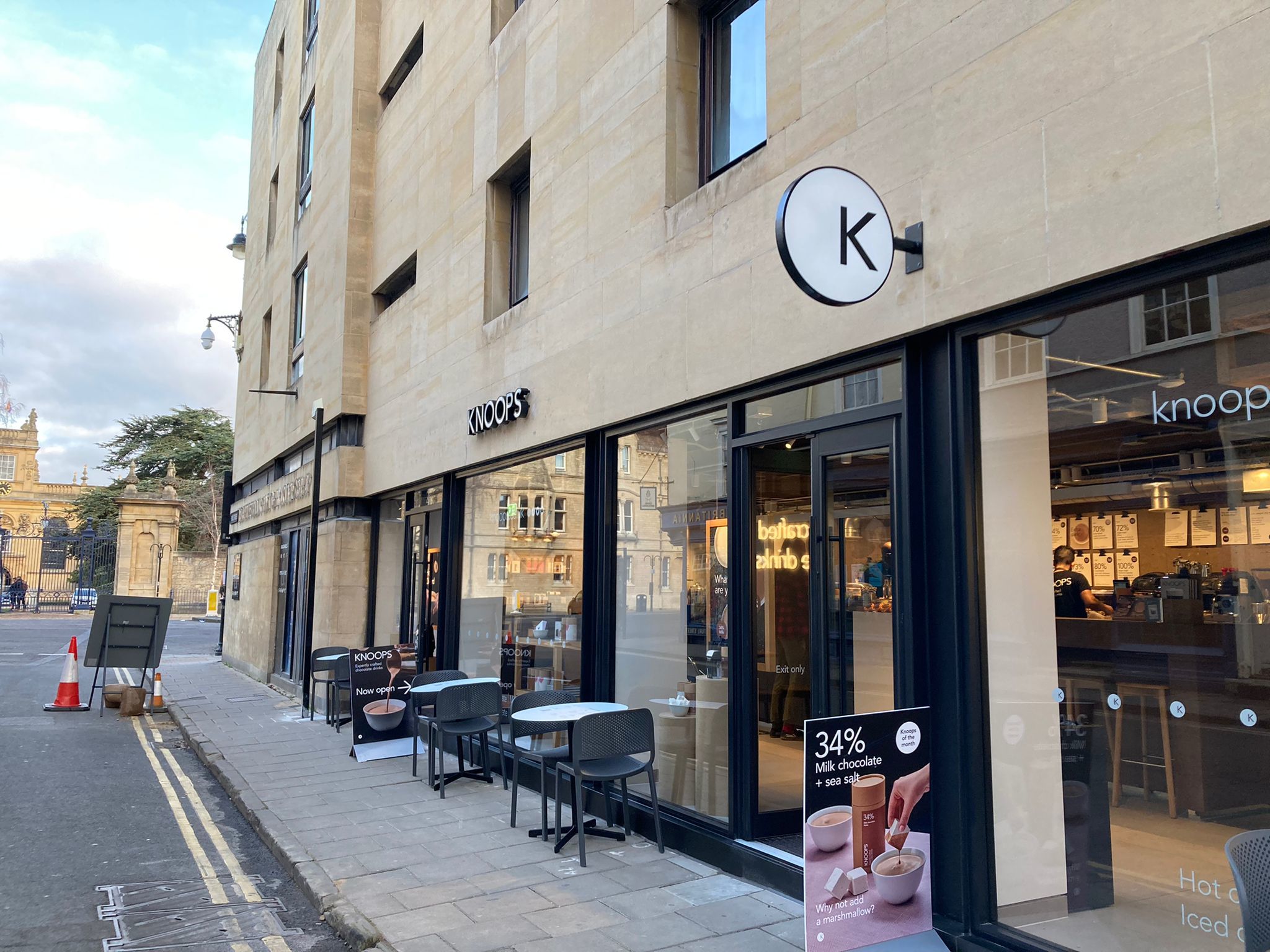 Knoops has opened a new hot chocolate café in Turl Street