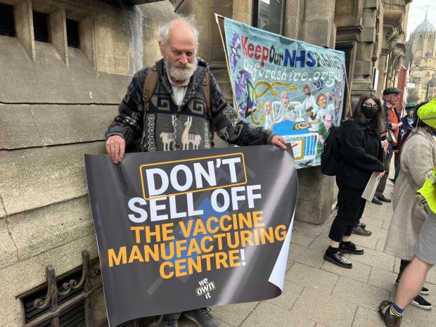 Oxford Mail: Protestors held signs to condemn the sale of the Oxfordshire Vaccine Manufacturing and Innovation Centre.