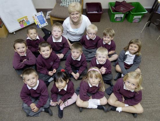 Oxford Mail: Mrs Jan Piper with her class in October 2006