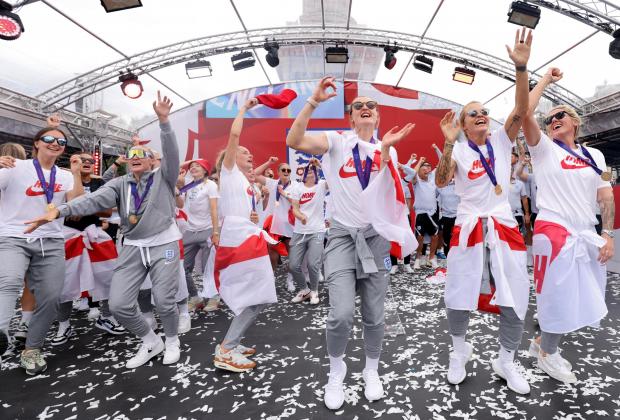 Oxford Mail: England players sing Sweet Caroline on stage during a fan celebration to commemorate England's historic UEFA Women's EURO 2022 triumph in Trafalgar Square. Credit: PA