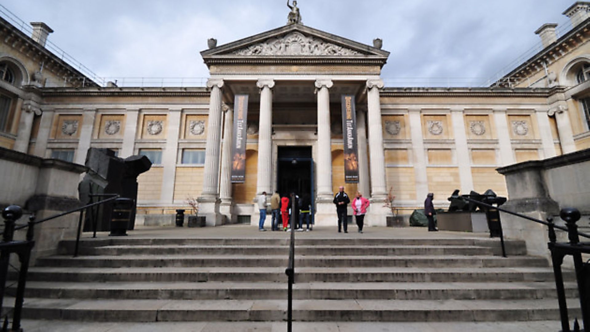 April Fools Day 2024 to highlight fakes in Oxford museums - Vimarsana News