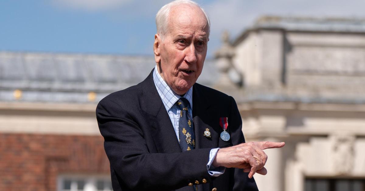 1953 Coronation flypast veteran urges pilots to enjoy the occasion - Vimarsana News