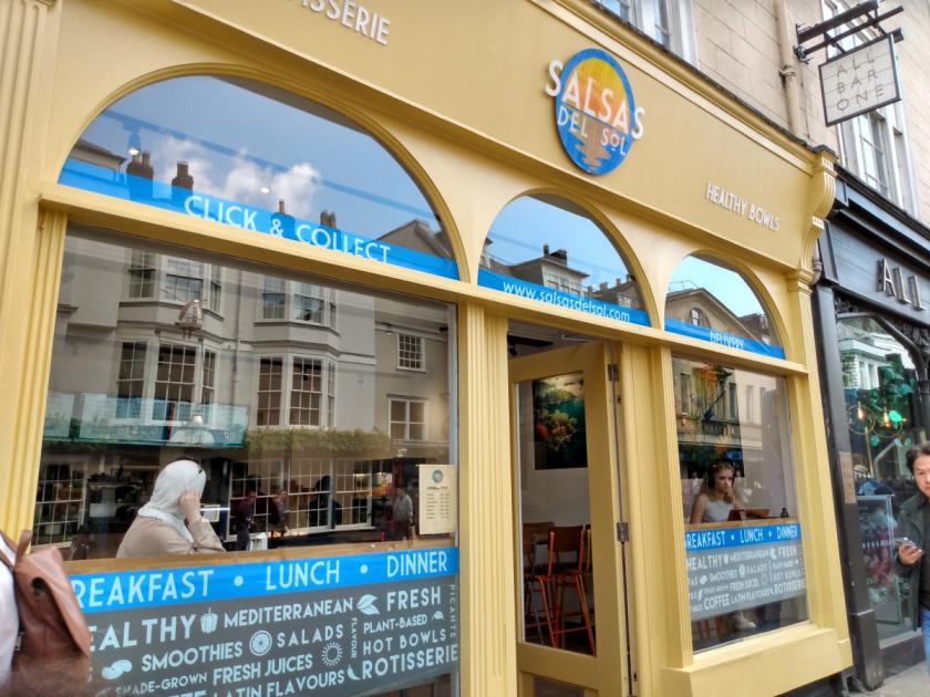 New chicken restaurant opens in Oxford High Street