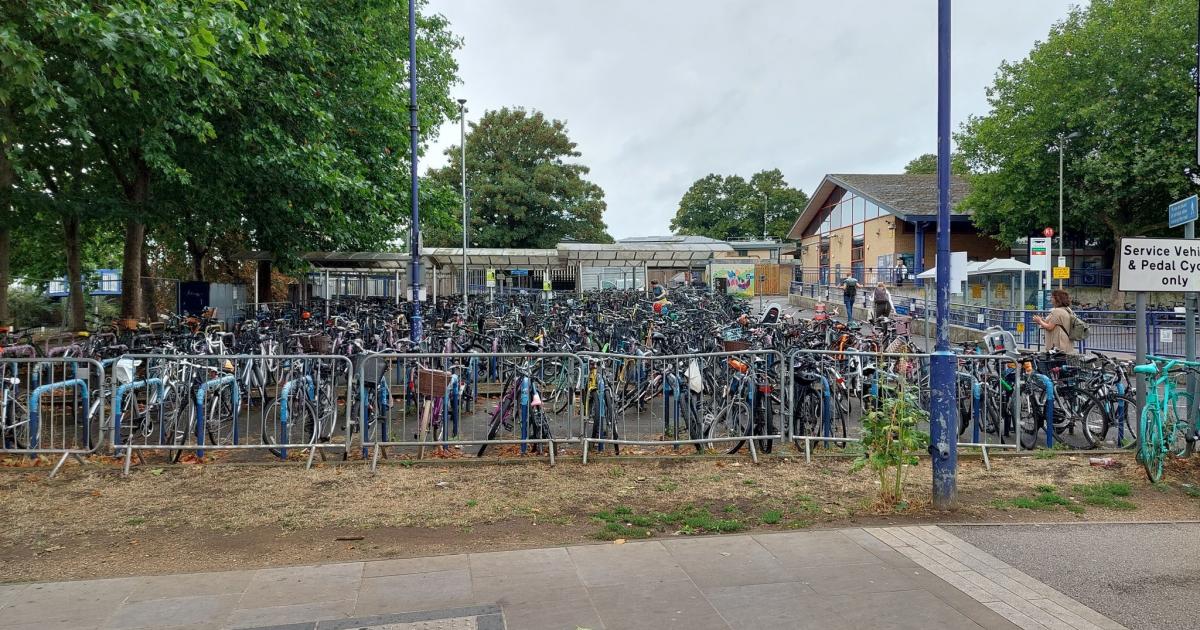 Oxford station cycle parking is woeful says campaign group Cyclox