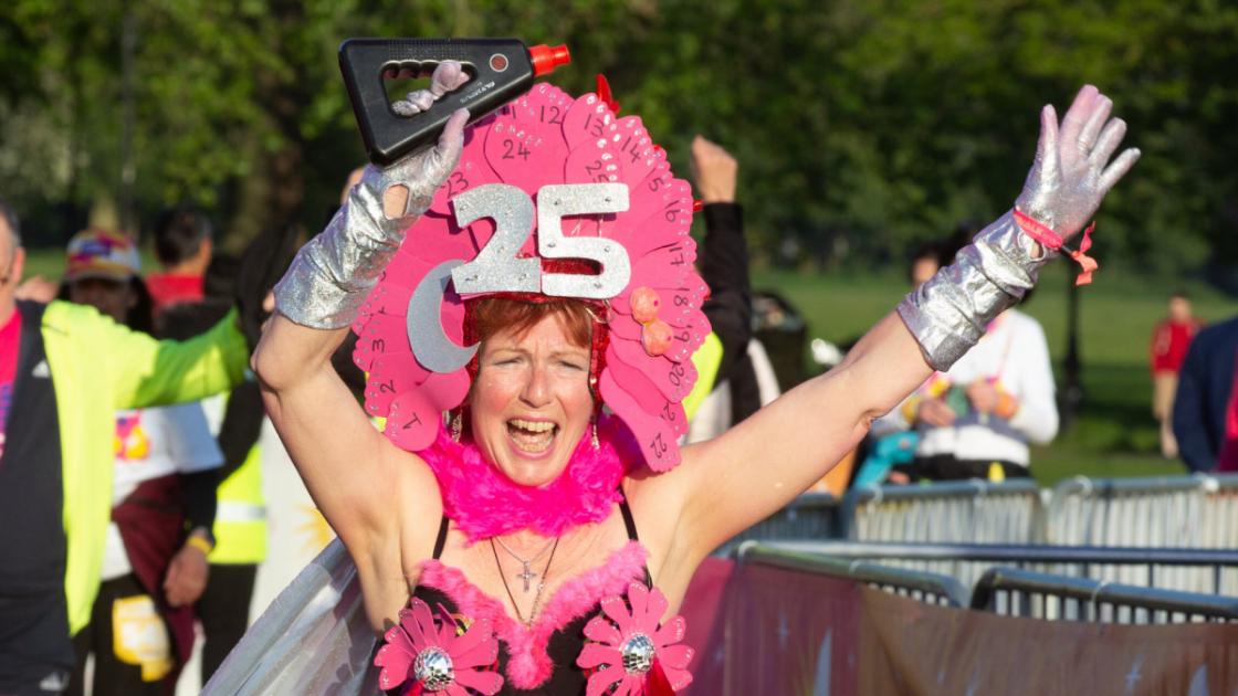 Breast cancer survivor from Bicester completes her 17th MoonWalk