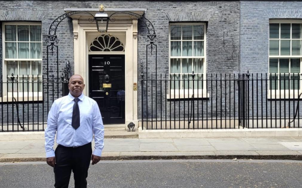 Oxford activist delivers LTN petition to Downing Street