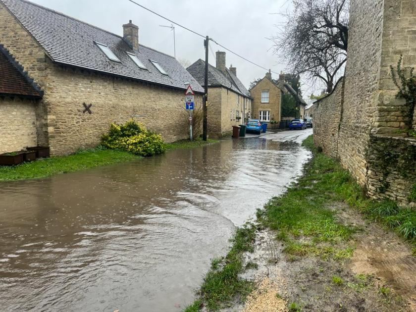 Oxfordshire flood alerts issued following heavy rain 