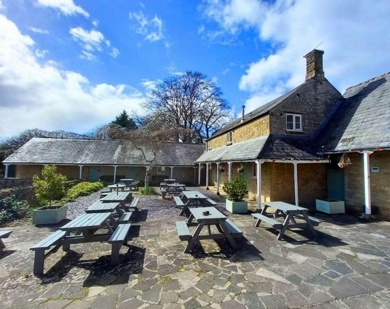 Oxfordshire coaching inn placed on market for £1.4m 