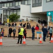 Hundreds queue for walk-in vaccination clinic in Oxford