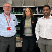 MP Victoria Prentis visits Banbury Royal Mail office