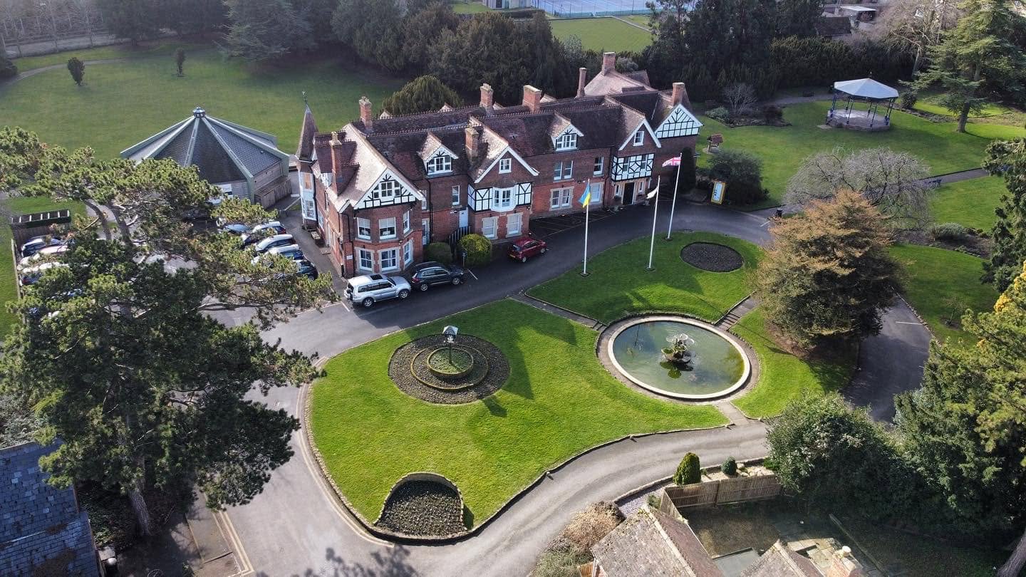 Bicester Council to spend £44k clearing and demolishing park garages