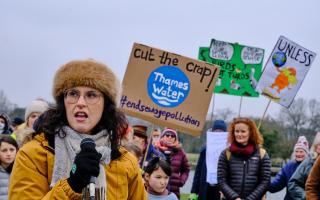 Layla Moran joined a protest against sewage at Port Meadow.