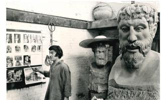 Sculptor Michael Black with an old Emperor’s Head and his new replacement in June 1970