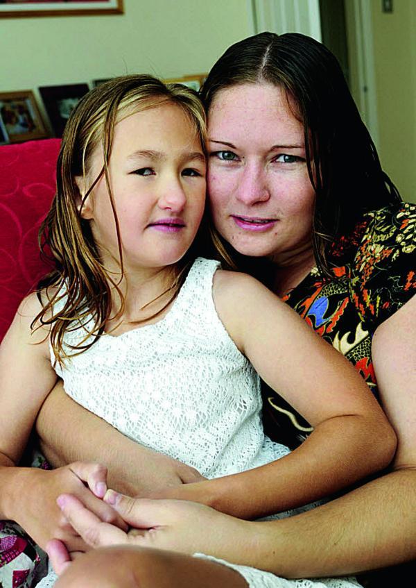 Elizabeth Smith, 28, with daughter Alice, eight, who goes to Guideposts        Picture: OX69483 David Fleming