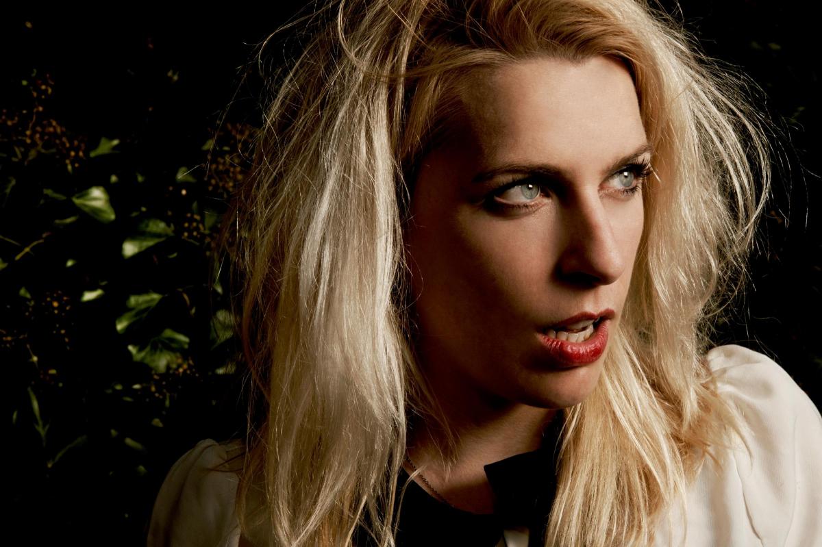 Animal magnetism: Sara Pascoe finds humour in the human condition | Oxford  Mail