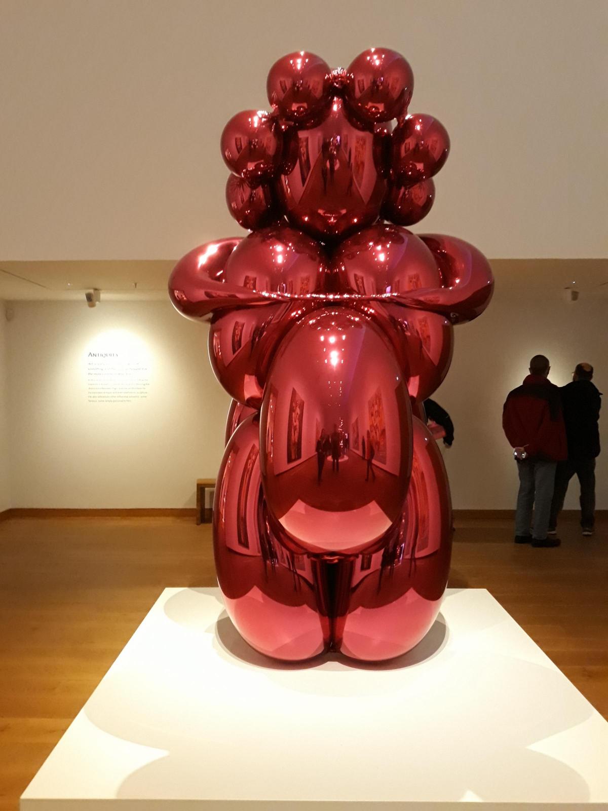 Jeff Koons art on display at Ashmolean Oxford - BBC News